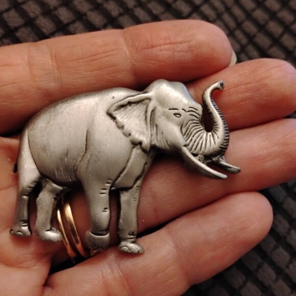 Silver Tone Elephant Figurine Brooch Pin - Picture 2 of 9